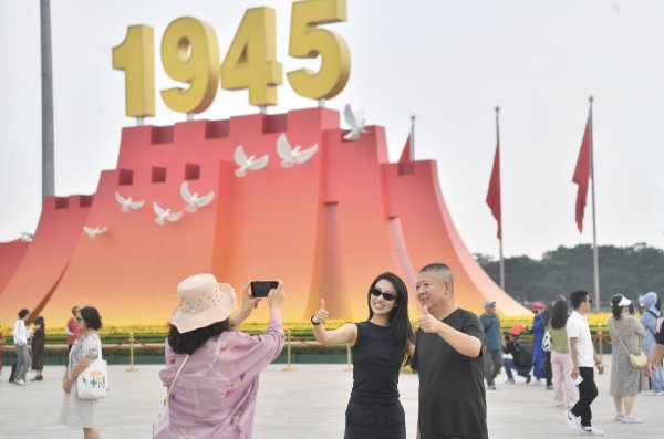 星星配资 4天超60万人打卡天安门广场，重温纪念大会激动人心的时刻